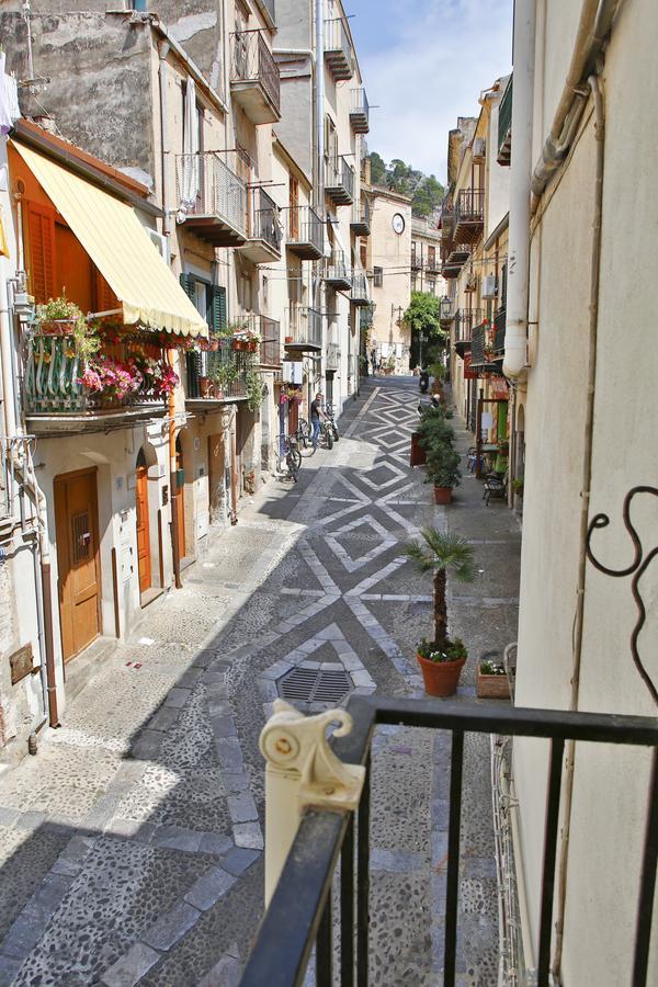 Palazzo Melnis Cefalù Exterior foto